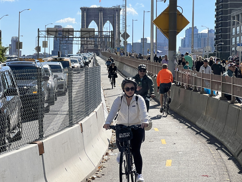 The
                Brooklyn Bridge's new two-way bike path